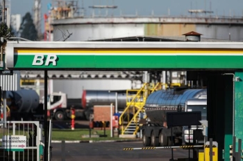 Petrobras (PETR4) diz não ver fundamentos para suspender desinvestimentos assinados: qual o impacto para as empresas do setor?