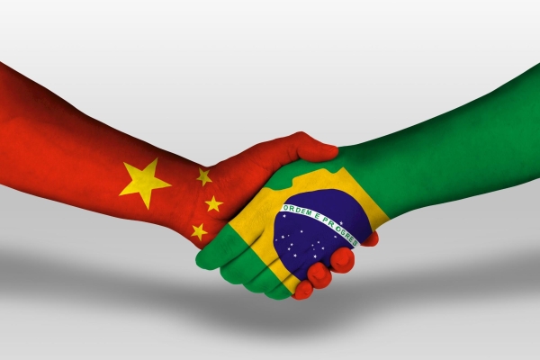 China e Brasil fecham acordo para uso de iuane em transações comerciais